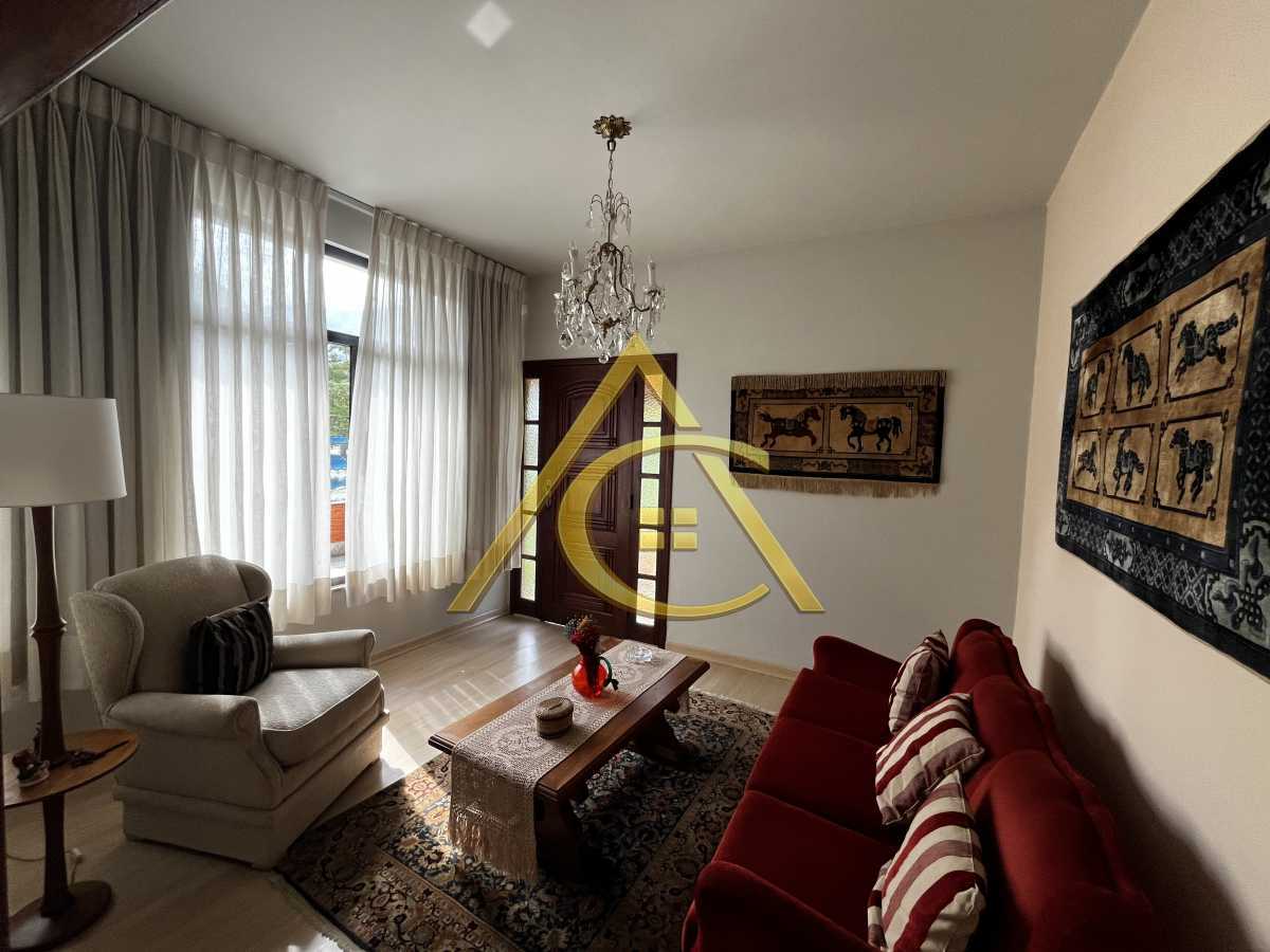 Casa 4 quartos à venda  Cônego, Nova Friburgo - R$ 1.100.000