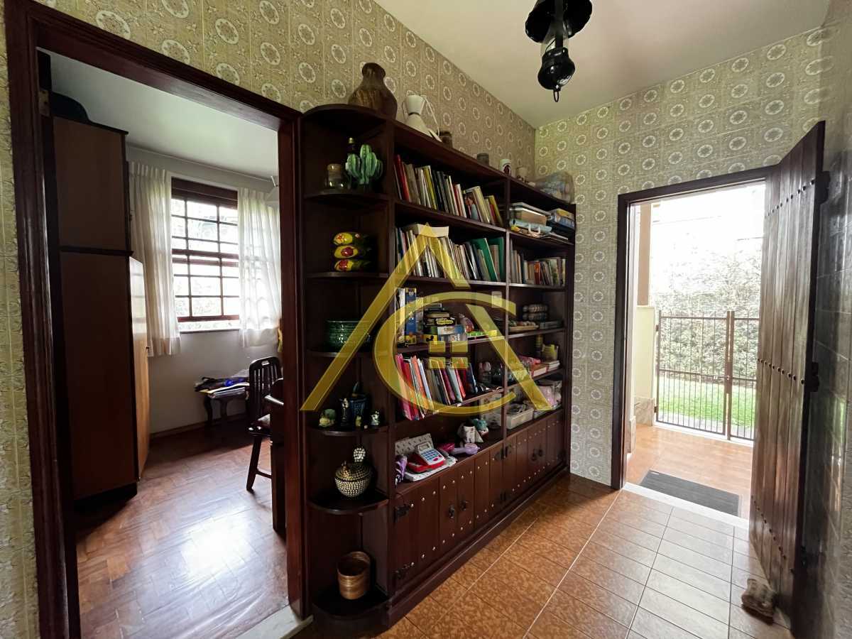 Casa 4 quartos à venda  Cônego, Nova Friburgo - R$ 1.100.000