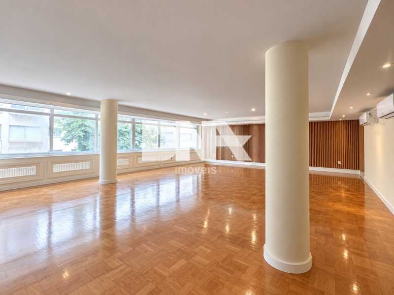 Sala Moderna Vazia com Luz Nat - 2