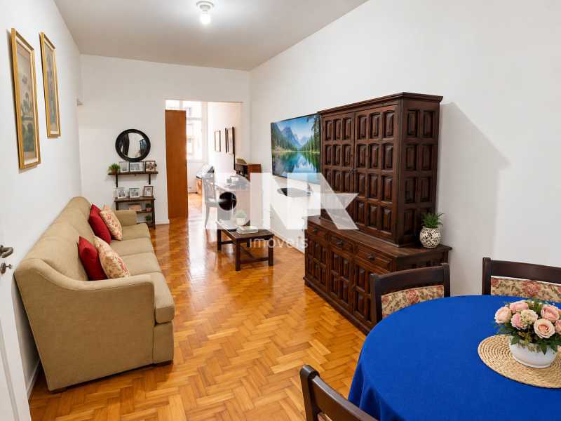 Sala de Estar com Mesa Azul e - 1