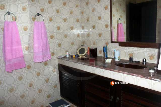 Conheça banheiro suite do imóvel - Casa à venda Rua Itamonte, Cosme Velho, Rio de Janeiro - R$ 1.989.000 - NFCA40005 - 8 banheiro suite - 8