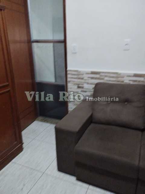 Conheça 2sala.. do imóvel - Excelente casa de fundos com quintal, 2 quartos sendo 1 suíte. - VCA20132 - 2 2sala.. - 2