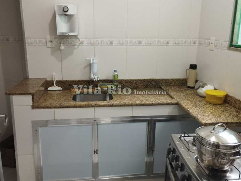 Conheça 15cozinha.. do imóvel - Excelente casa de fundos com quintal, 2 quartos sendo 1 suíte. - VCA20132 - 15 15cozinha.. - 15