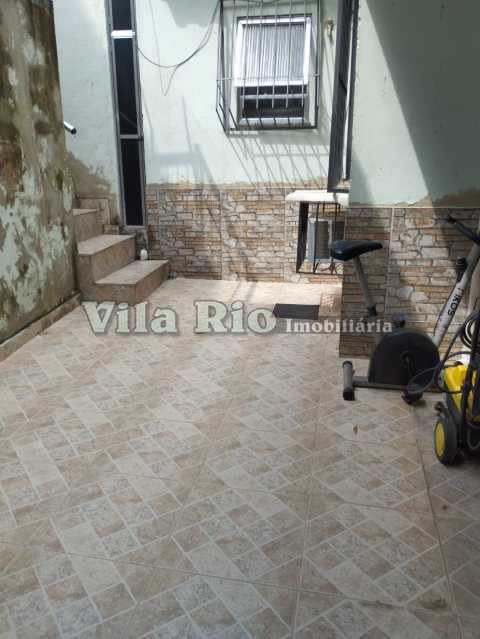 Conheça 28area externa ... do imóvel - Excelente casa de fundos com quintal, 2 quartos sendo 1 suíte. - VCA20132 - 28 28area externa ... - 28