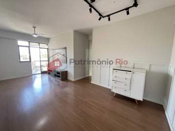 Apartamento com 3 quartos, varanda e 1 vaga de garagem em Vista Alegre - PAAP31676
