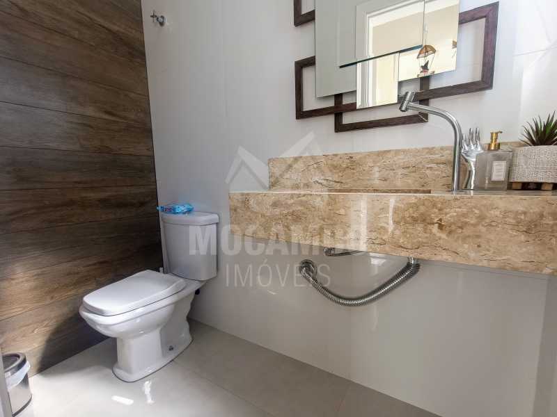 Conheça Banheiro do imóvel - Casa com Piscina em Itatiba - SP - FCCN30845 - 13 Banheiro - 13