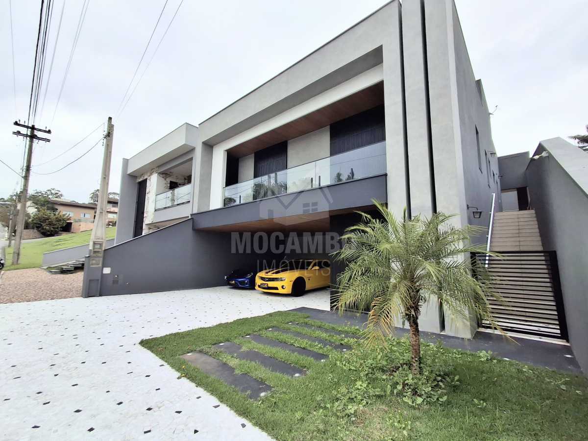 Casa com Piscina em Itatiba - SP