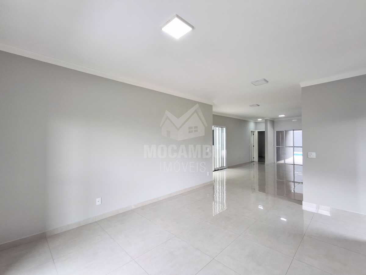 Casa com Piscina em Itatiba - SP