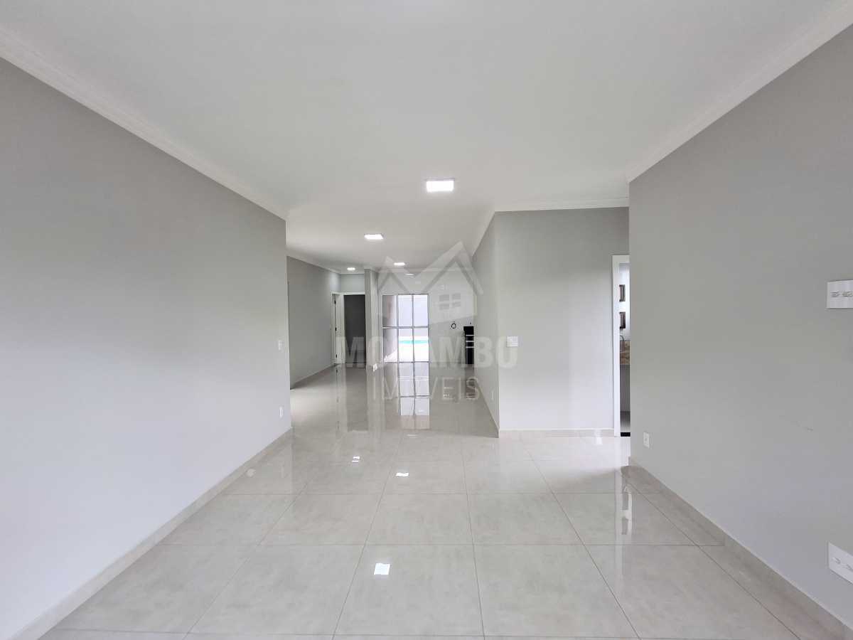 Casa com Piscina em Itatiba - SP