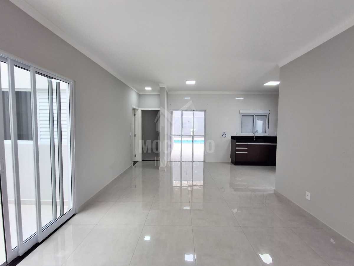 Casa com Piscina em Itatiba - SP