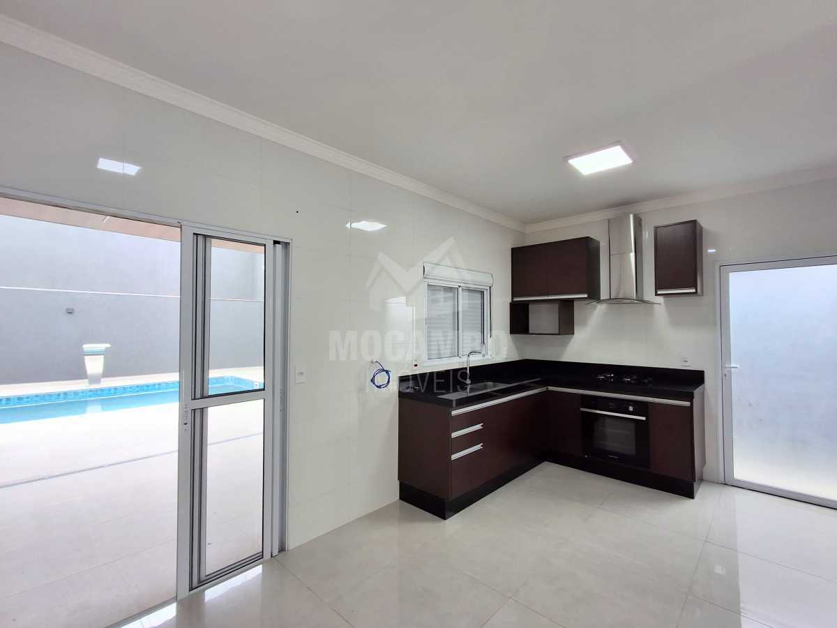 Casa com Piscina em Itatiba - SP