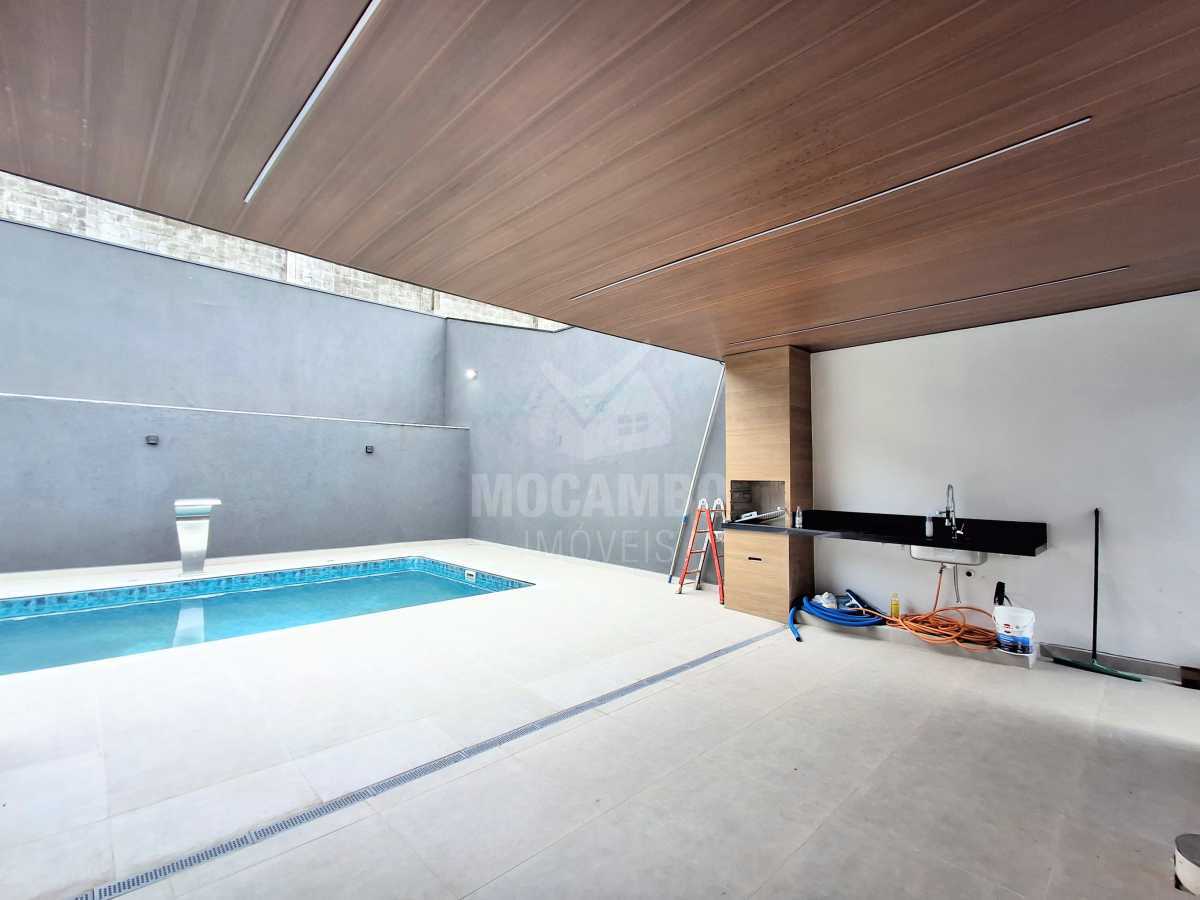 Casa com Piscina em Itatiba - SP