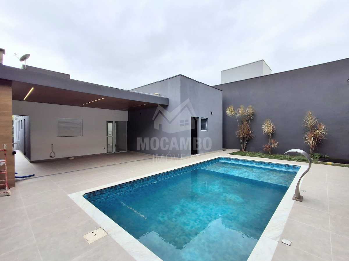 Casa com Piscina em Itatiba - SP