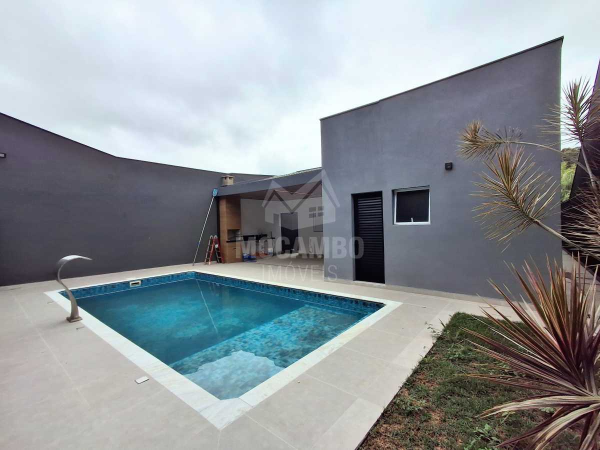 Casa com Piscina em Itatiba - SP