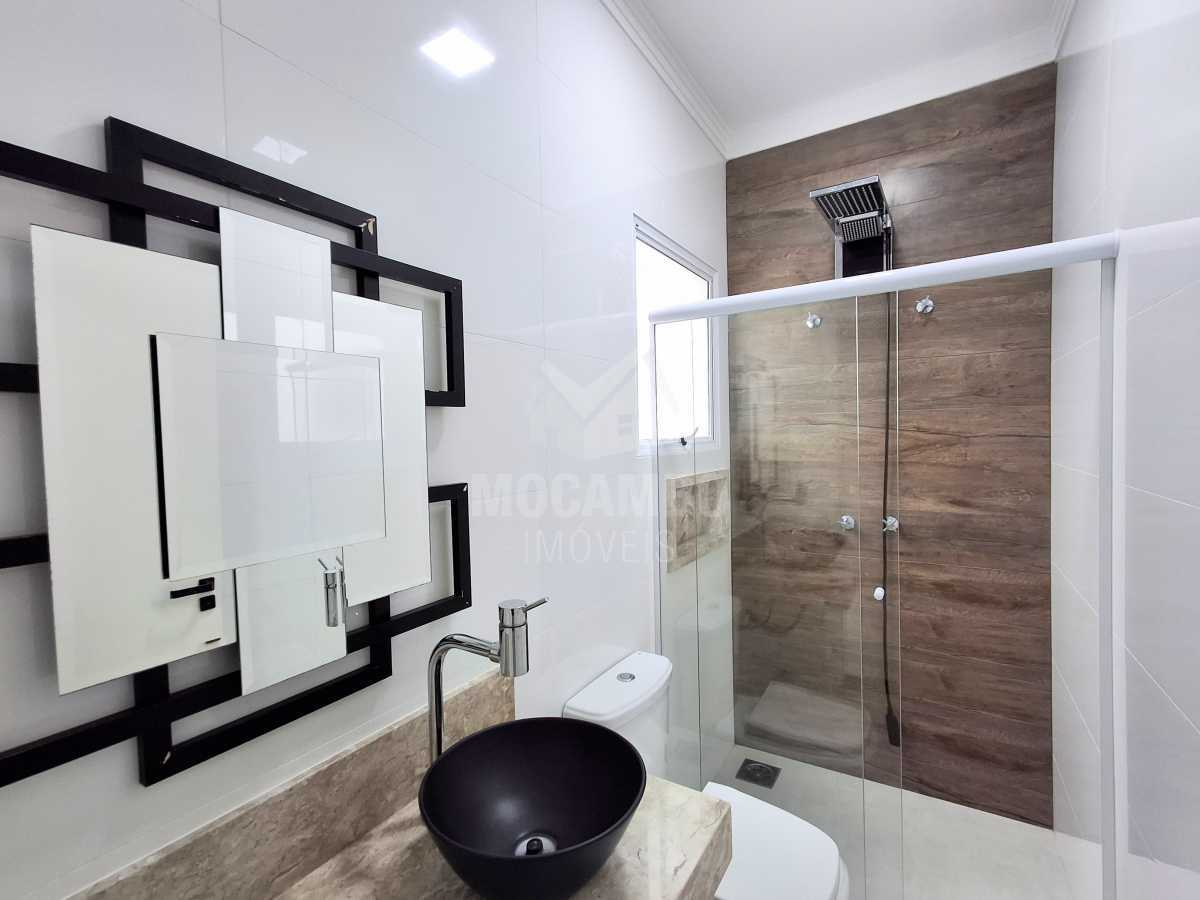 Casa com Piscina em Itatiba - SP