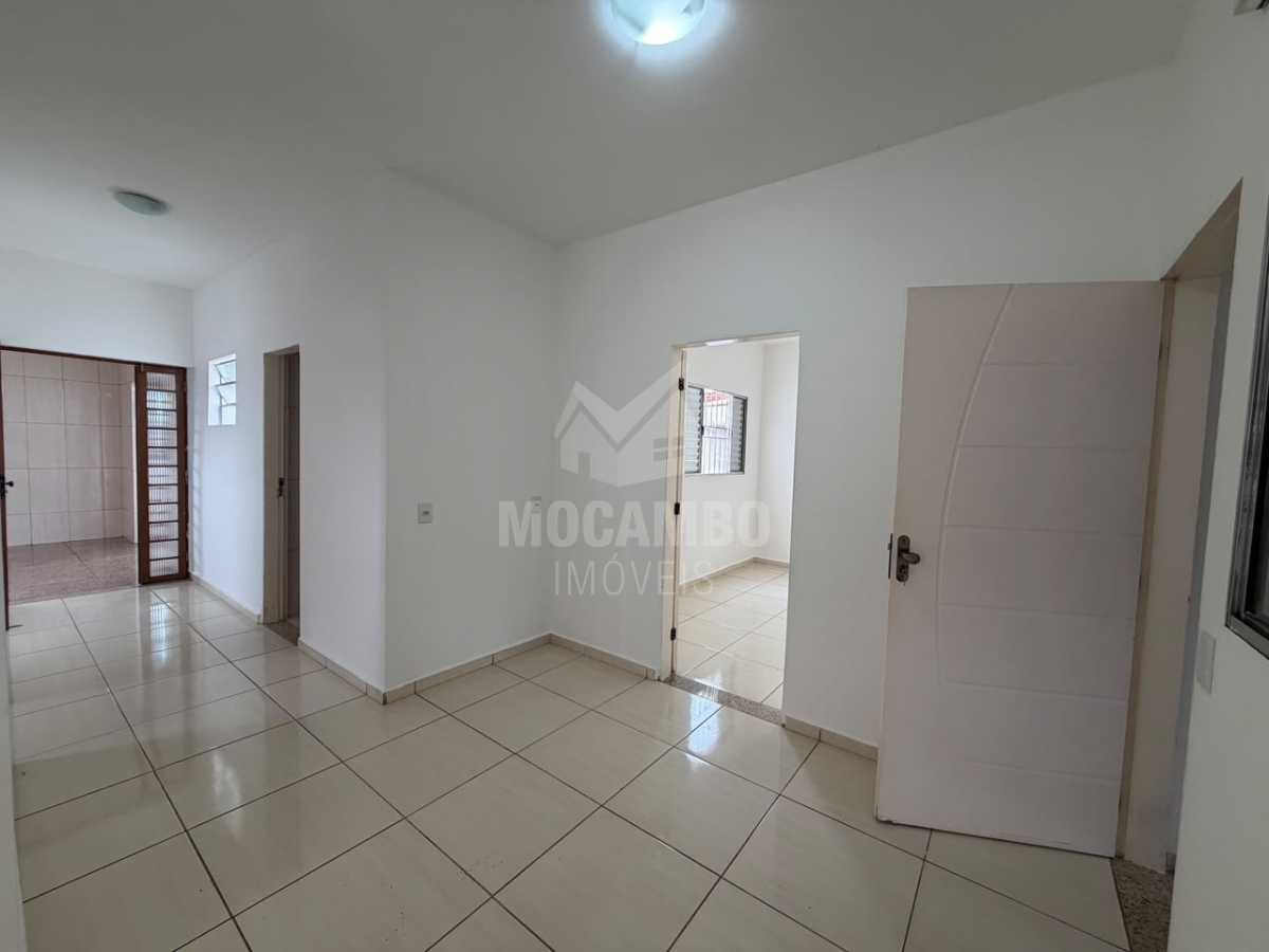 Casa 2 quartos para alugar Itatiba,SP  Vila Santa Terezinha - R$ 2.400