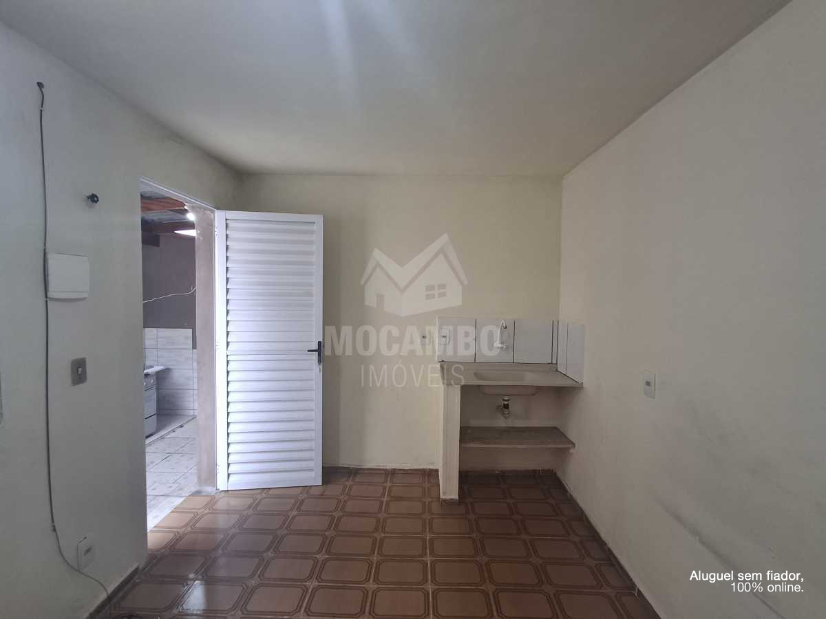 Conheça Quarto / Cozinha do imóvel - Casa 1 quarto para alugar Itatiba,SP Núcleo Residencial Doutor Luiz de Mattos Pimenta - R$ 750 - FCCA10164 - 1 Quarto / Cozinha - 1