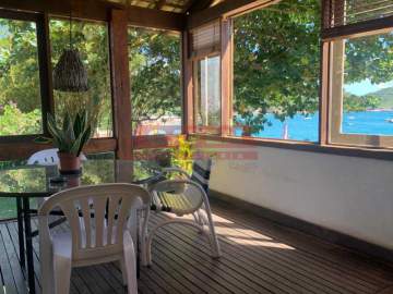 Ótima localização - Exclusiva Casa à Venda Pé na Areia em Búzios - GACA60009