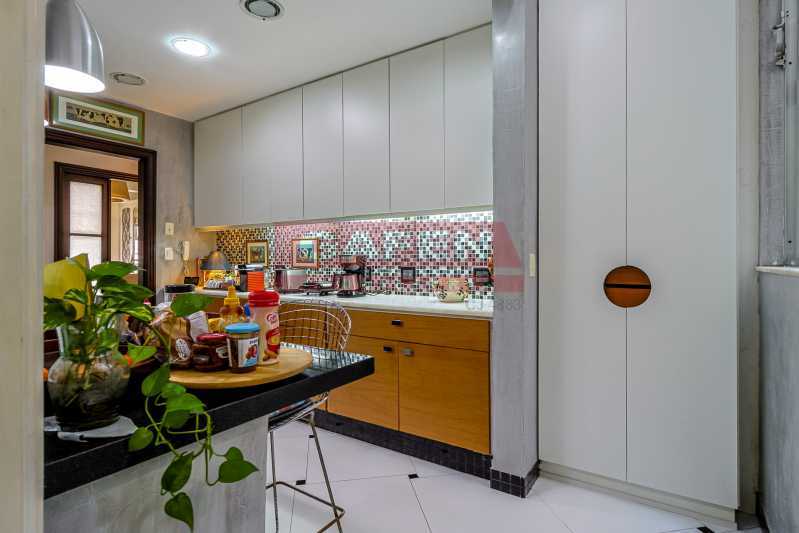 Conheça Cópia de 02cozinha006 do imóvel - Apartamento impecável de 197 m² Edifício clássico com portaria 24h, 3 elevadores e 1 vaga de garagem - GAAP50042 - 18 Cópia de 02cozinha006 - 18