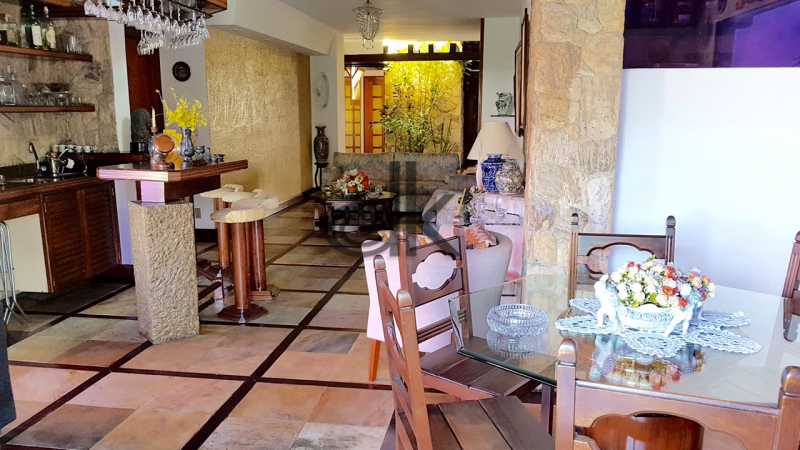 EDK VENDE - ÓTIMA COBERTURA LINEAR - BARRA DA TIJUCA - RJ 