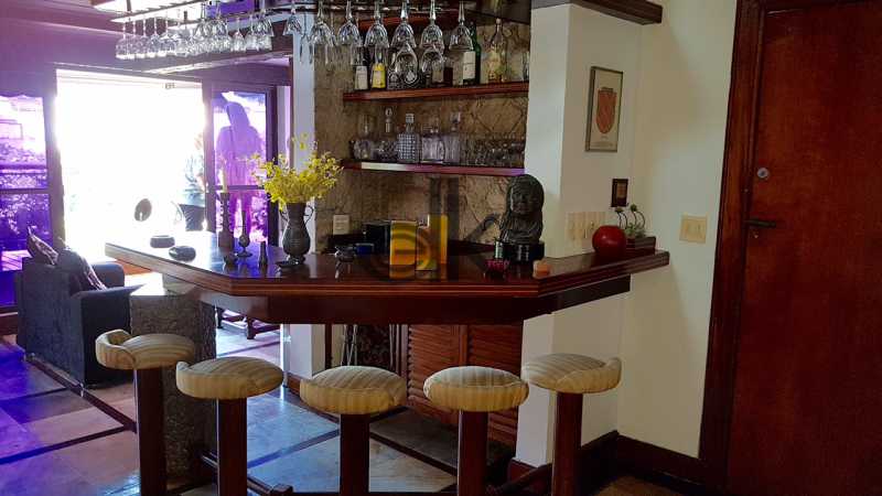 EDK VENDE - ÓTIMA COBERTURA LINEAR - BARRA DA TIJUCA - RJ 
