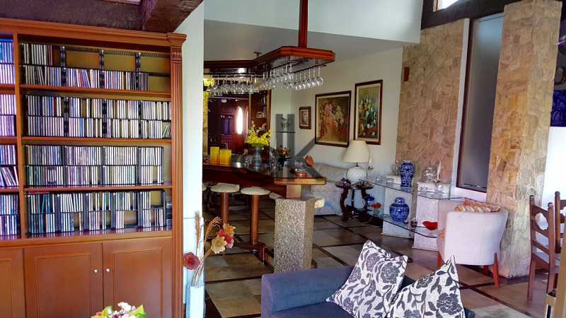 EDK VENDE - ÓTIMA COBERTURA LINEAR - BARRA DA TIJUCA - RJ 