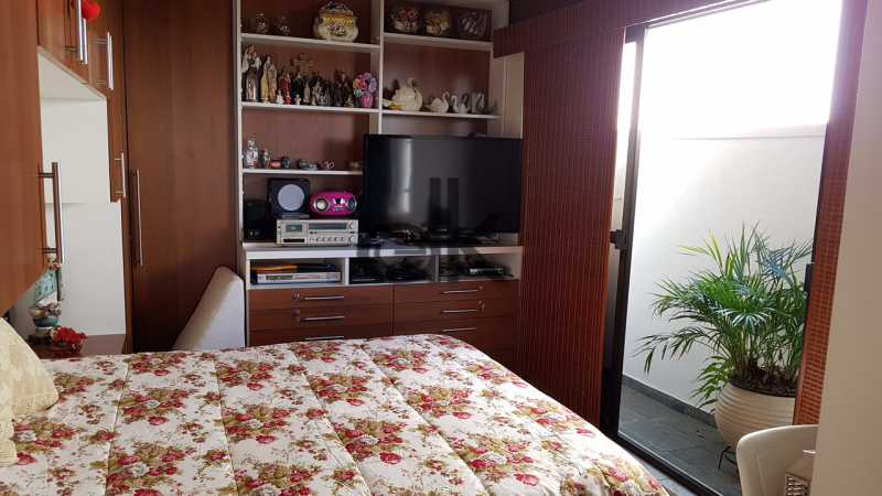 EDK VENDE - ÓTIMA COBERTURA LINEAR - BARRA DA TIJUCA - RJ 