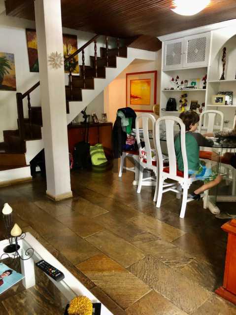EDK VENDE -  CASA TRIPLEX - BARRA DA TIJUCA - RJ