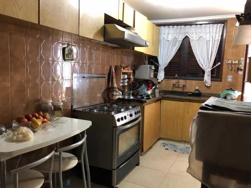 EDK VENDE -  CASA TRIPLEX - BARRA DA TIJUCA - RJ