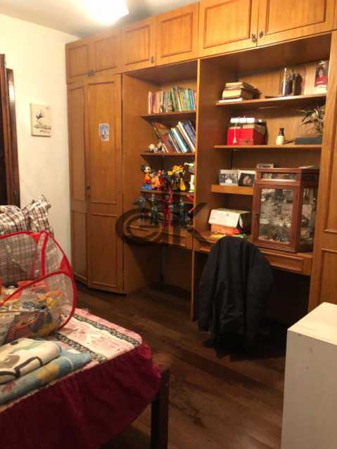 EDK VENDE -  CASA TRIPLEX - BARRA DA TIJUCA - RJ