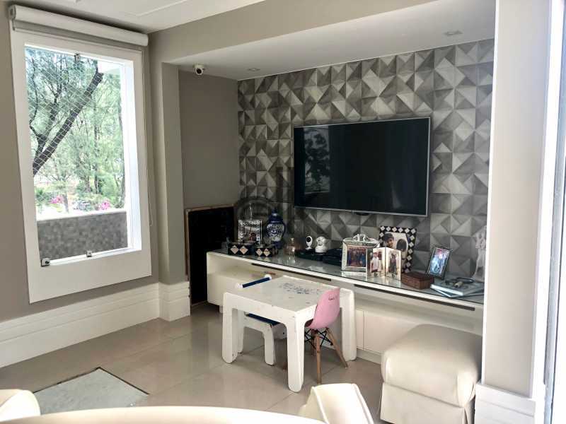 EDK - VENDE MARAVILHOSA COBERTURA DUPLEX 4 SUÍTES NO COND. JARDIM EUROPA - BARRA DA TIJUCA