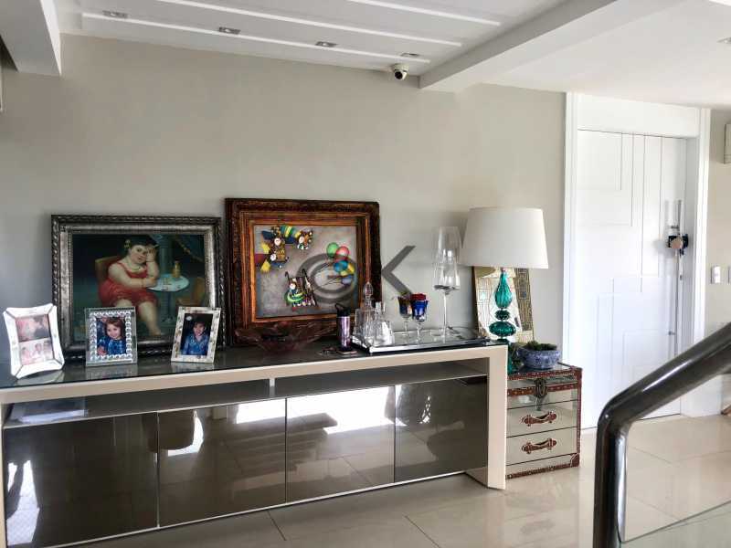EDK - VENDE MARAVILHOSA COBERTURA DUPLEX 4 SUÍTES NO COND. JARDIM EUROPA - BARRA DA TIJUCA