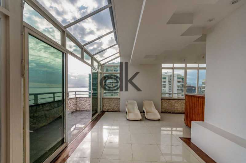 EDK VENDE - COBERTURA TRIPLEX VISTA MAR / PRAIA - BARRA DA TIJUCA - RJ
