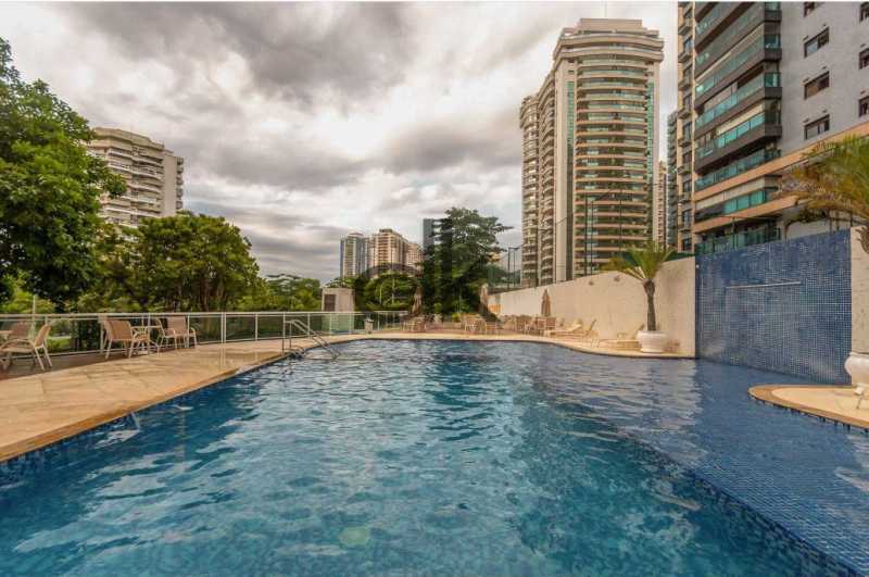 EDK VENDE - COBERTURA TRIPLEX VISTA MAR / PRAIA - BARRA DA TIJUCA - RJ