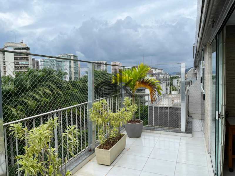 EDK VENDE - EXCELENTE COBERTURA VISTA MAR - BARRA DA TIJUCA - RJ