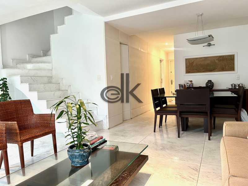 EDK VENDE - LINDISSÍMA CASA NO BETON - BARRA DA TIJUCA - RJ