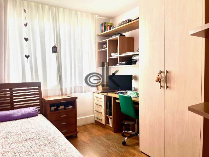 EDK VENDE - LINDISSÍMA CASA NO BETON - BARRA DA TIJUCA - RJ