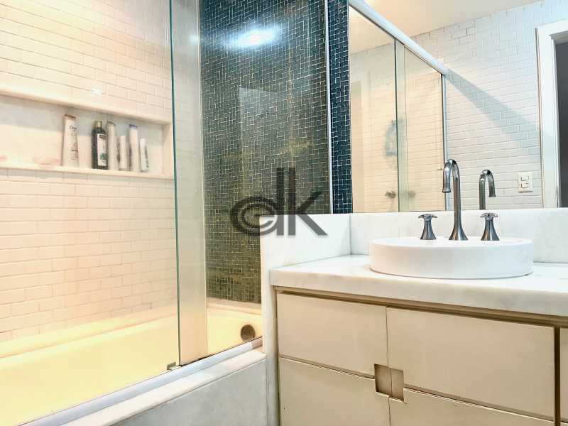 EDK VENDE - LINDISSÍMA CASA NO BETON - BARRA DA TIJUCA - RJ