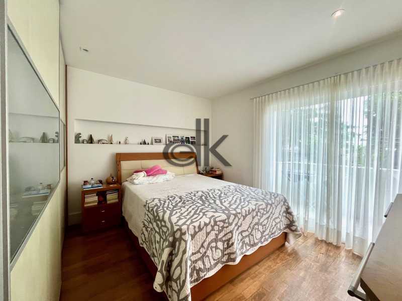EDK VENDE - LINDISSÍMA CASA NO BETON - BARRA DA TIJUCA - RJ