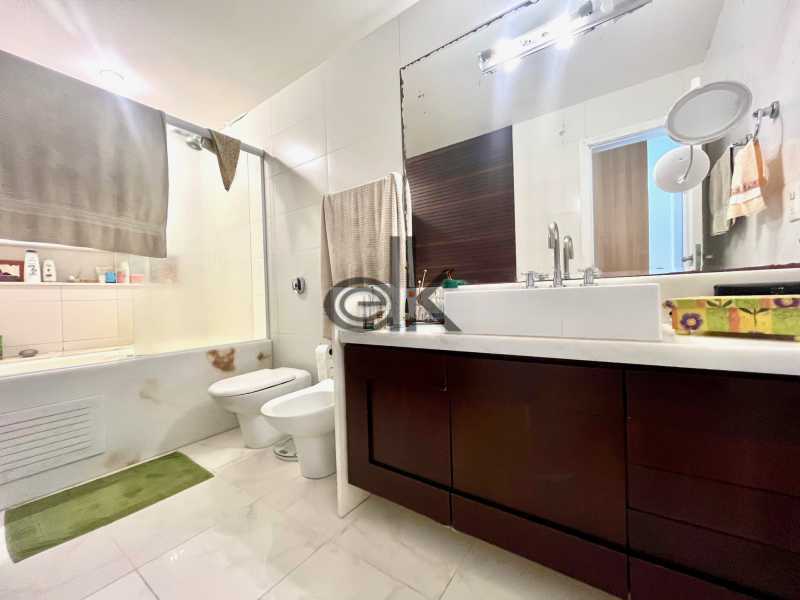 EDK VENDE - LINDISSÍMA CASA NO BETON - BARRA DA TIJUCA - RJ