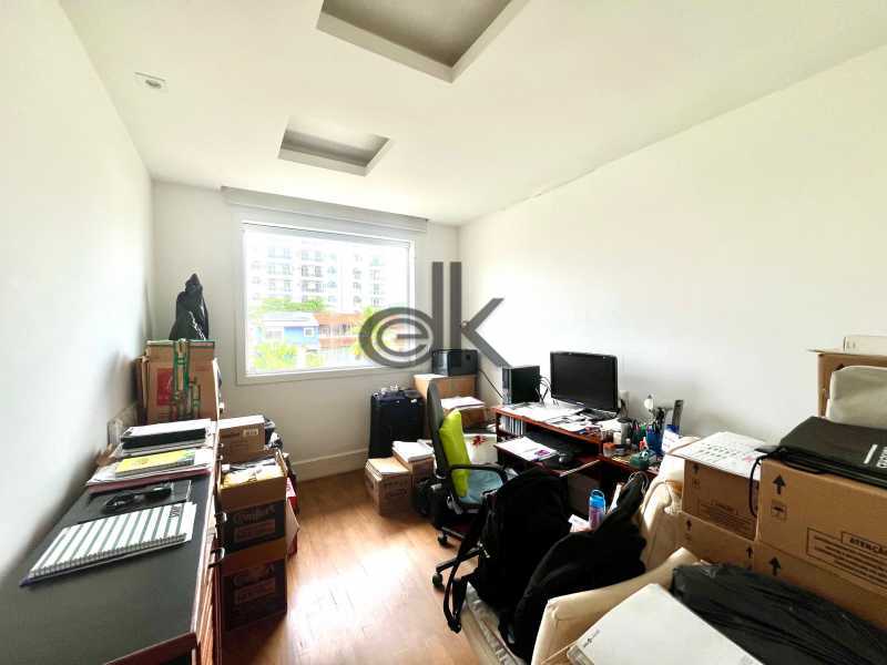 EDK VENDE - LINDISSÍMA CASA NO BETON - BARRA DA TIJUCA - RJ