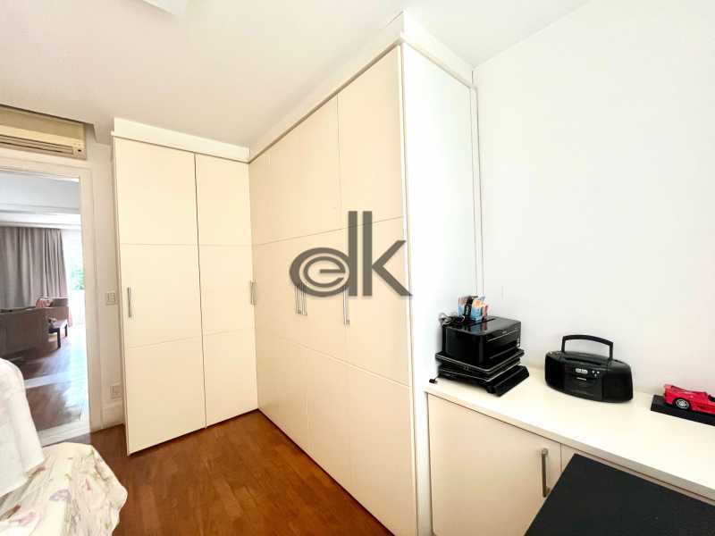 EDK VENDE - LINDISSÍMA CASA NO BETON - BARRA DA TIJUCA - RJ