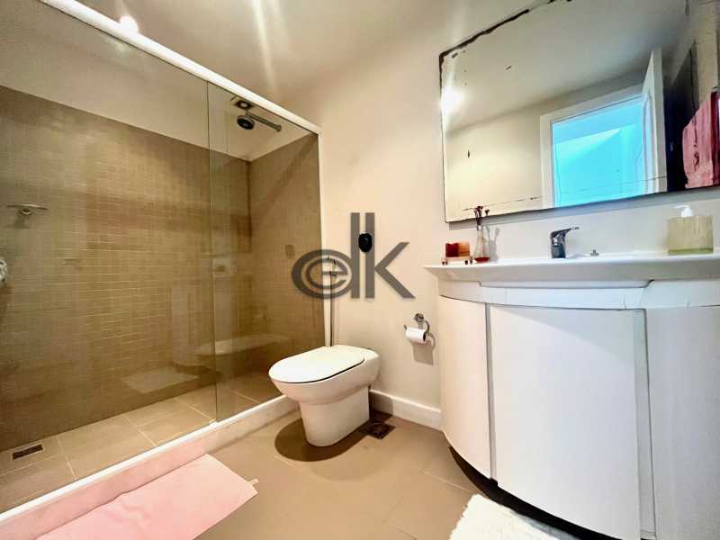 EDK VENDE - LINDISSÍMA CASA NO BETON - BARRA DA TIJUCA - RJ