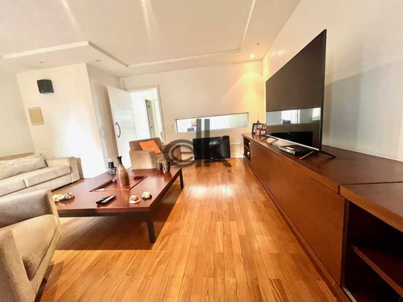 EDK VENDE - LINDISSÍMA CASA NO BETON - BARRA DA TIJUCA - RJ