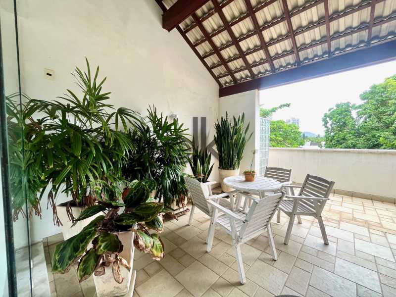 EDK VENDE - LINDISSÍMA CASA NO BETON - BARRA DA TIJUCA - RJ