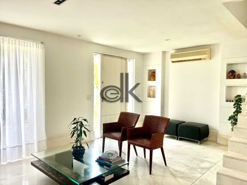 EDK VENDE - LINDISSÍMA CASA NO BETON - BARRA DA TIJUCA - RJ