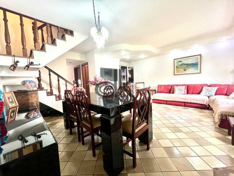 EDK VENDE - CASA EM CONDOMÍNIO NA PRAIA - BARRA DA TIJUCA - RJ 