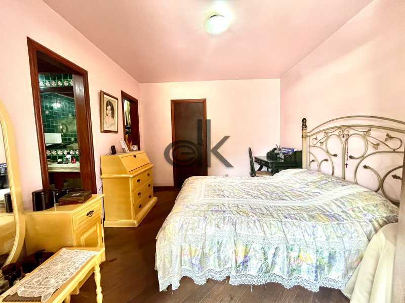 EDK VENDE - CASA EM CONDOMÍNIO NA PRAIA - BARRA DA TIJUCA - RJ 