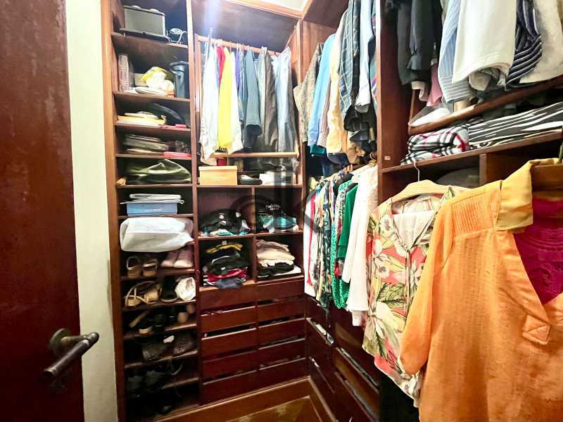 EDK VENDE - CASA EM CONDOMÍNIO NA PRAIA - BARRA DA TIJUCA - RJ 