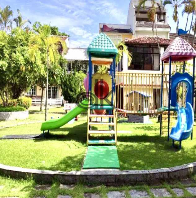 EDK VENDE - CASA EM CONDOMÍNIO NA PRAIA - BARRA DA TIJUCA - RJ 